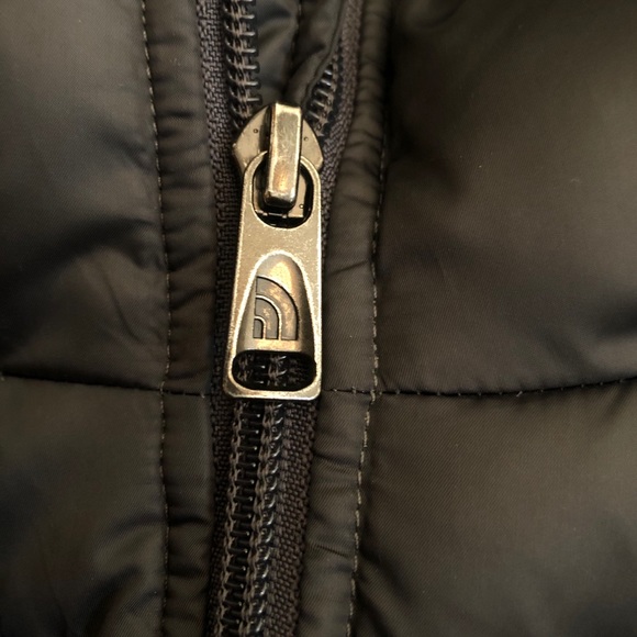 NORTH FACE WINTER COAT W HOOD! - Picture 5 of 7